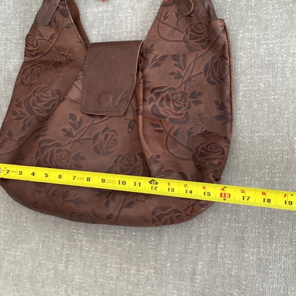 Vélez Brown Genuine Lather Boho Shoulder Bag - Picture 9 of 13